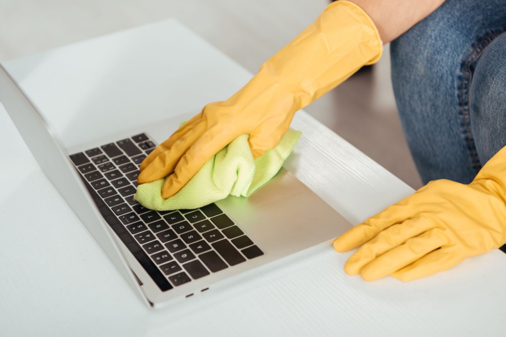 how to clean laptop body